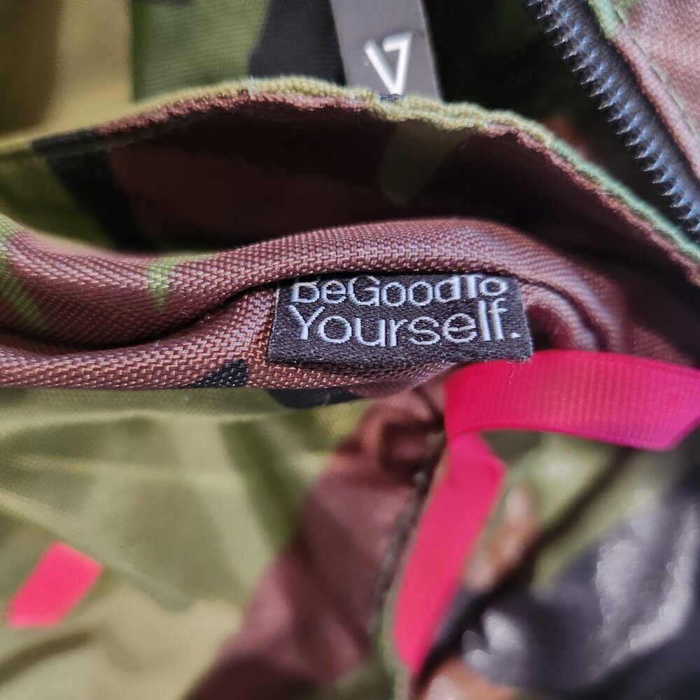 ANDI Tote Camo Shoulder Bag - Picture 7 of 9